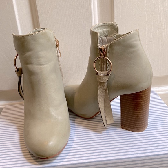 Catherine Malandrino “Carol” booties with tassel. Size 6 - Picture 2 of 9